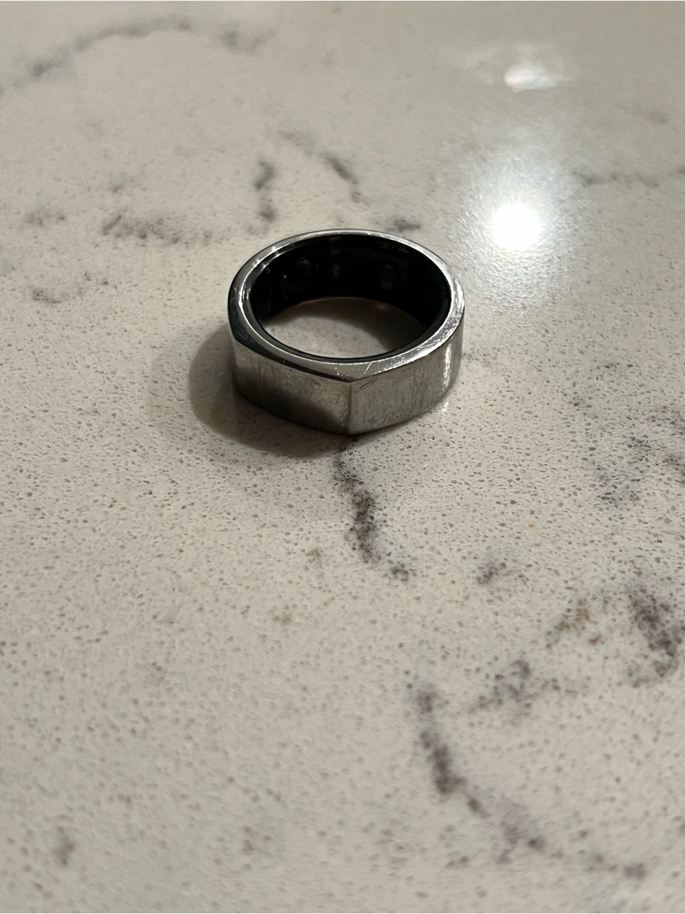 Oura Ring Gen 3 Heritage Silver, Size 8 - Picture 4 of 8